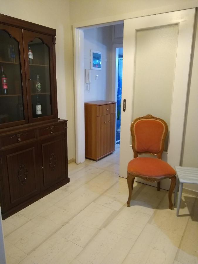 Acropolis Within 10 Minutes Walk! Classical Apartment And A Hostess At Your Side! アテネ エクステリア 写真
