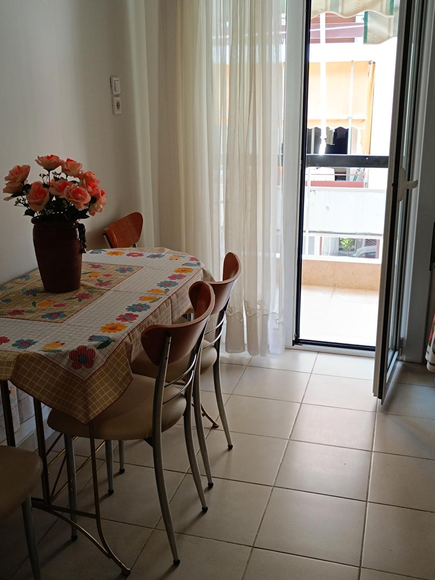 Acropolis Within 10 Minutes Walk! Classical Apartment And A Hostess At Your Side! アテネ エクステリア 写真